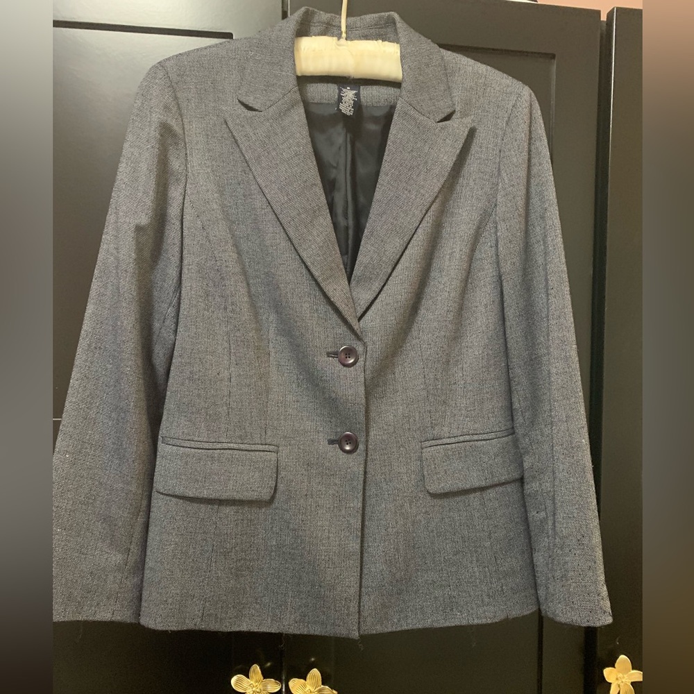 Jones Wear Navy Women's Blazer,size 6,classic,workwear,office,essentials,basics